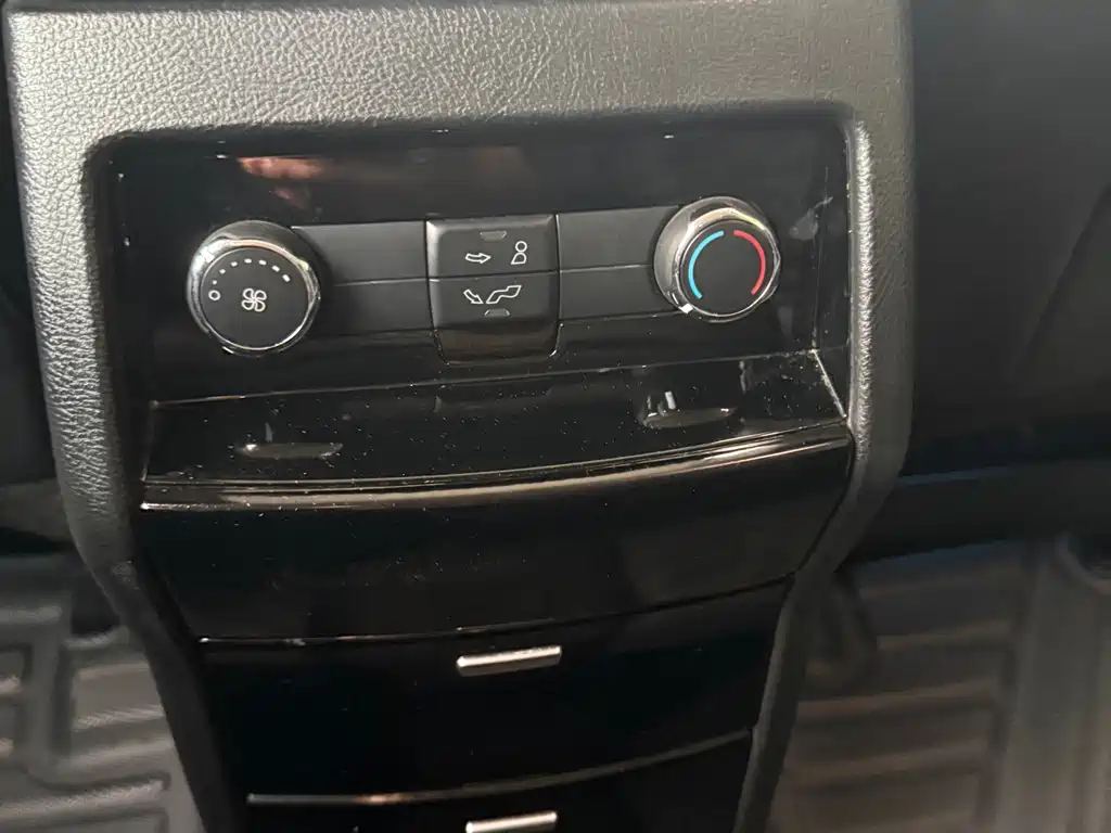 Ford Edge 2015 — фото 10