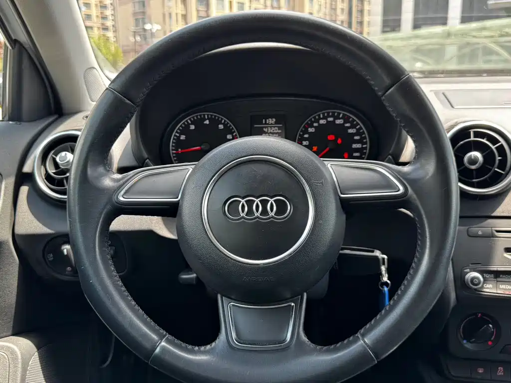 Audi A1 2016 — фото 10