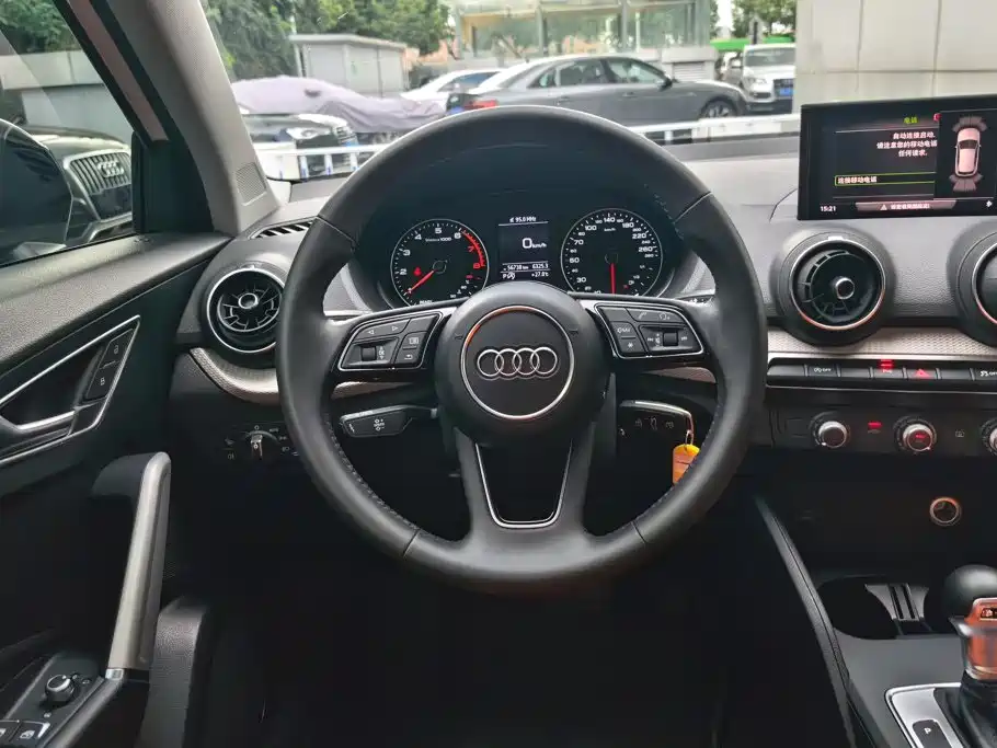 Audi Q2L 2021 — фото 15