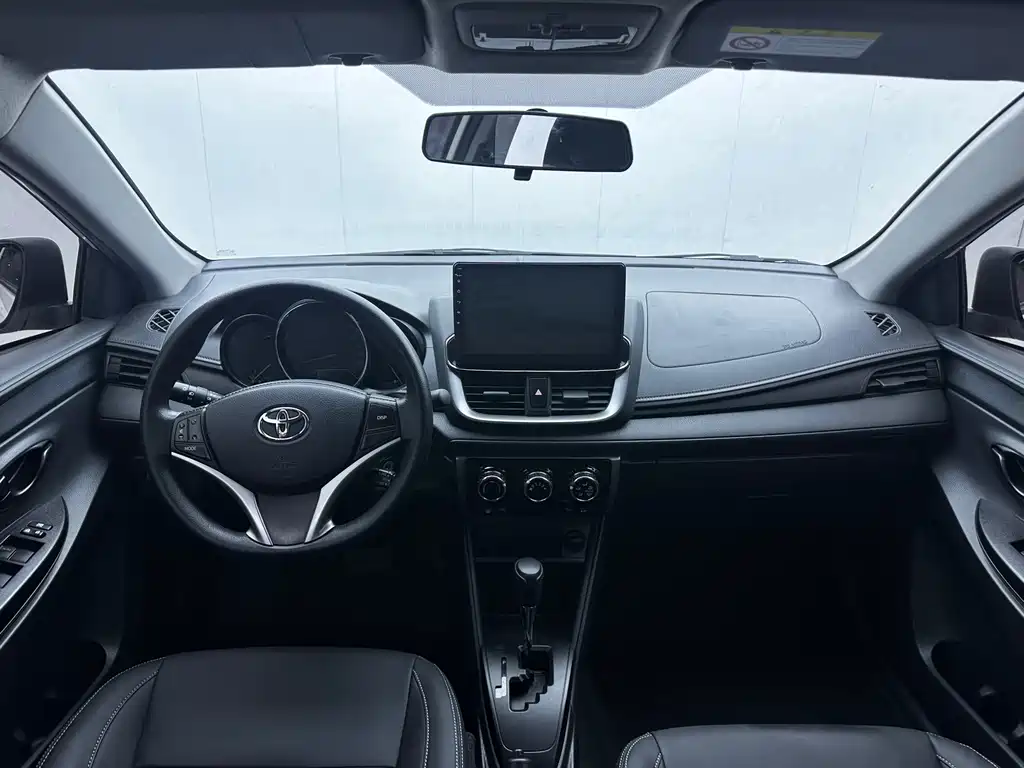 Toyota Yaris L 2022 — фото 6