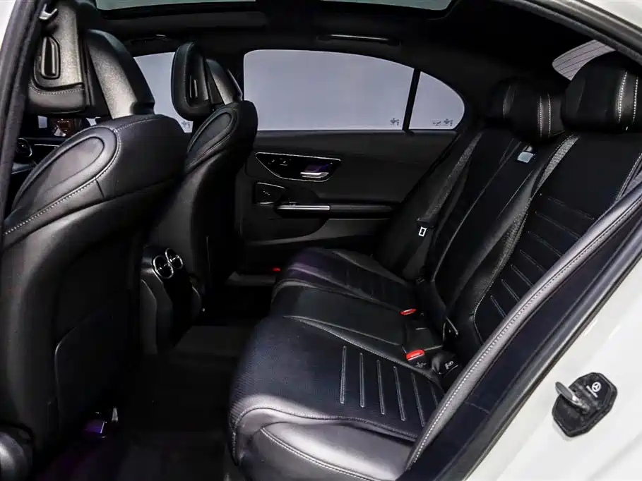 Mercedes-Benz C-Class 2023 — фото 9