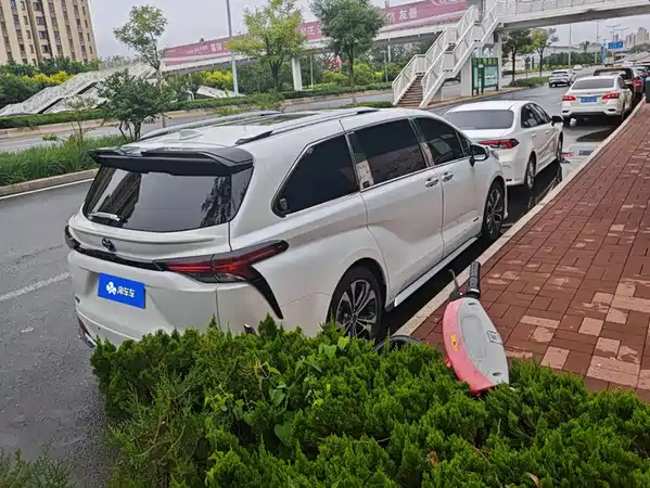 Toyota Granvia 2024