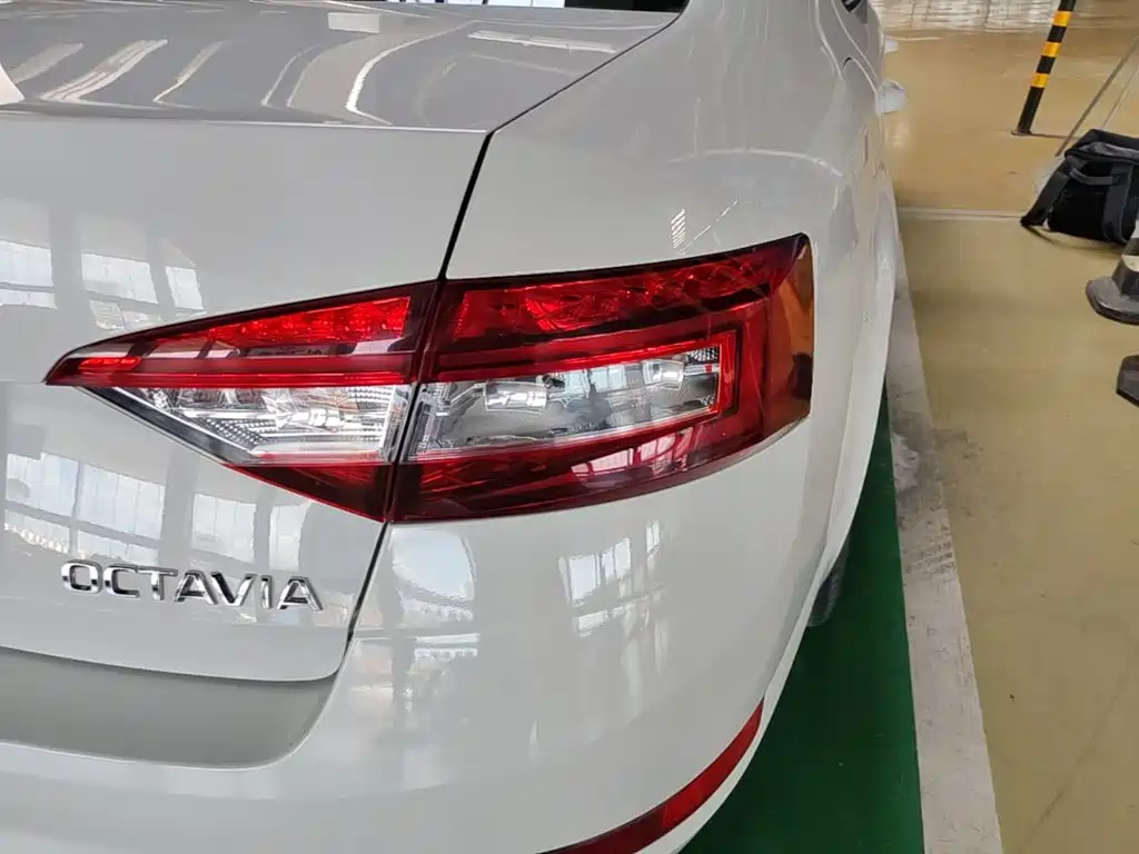 Skoda Octavia 2020 — фото 8