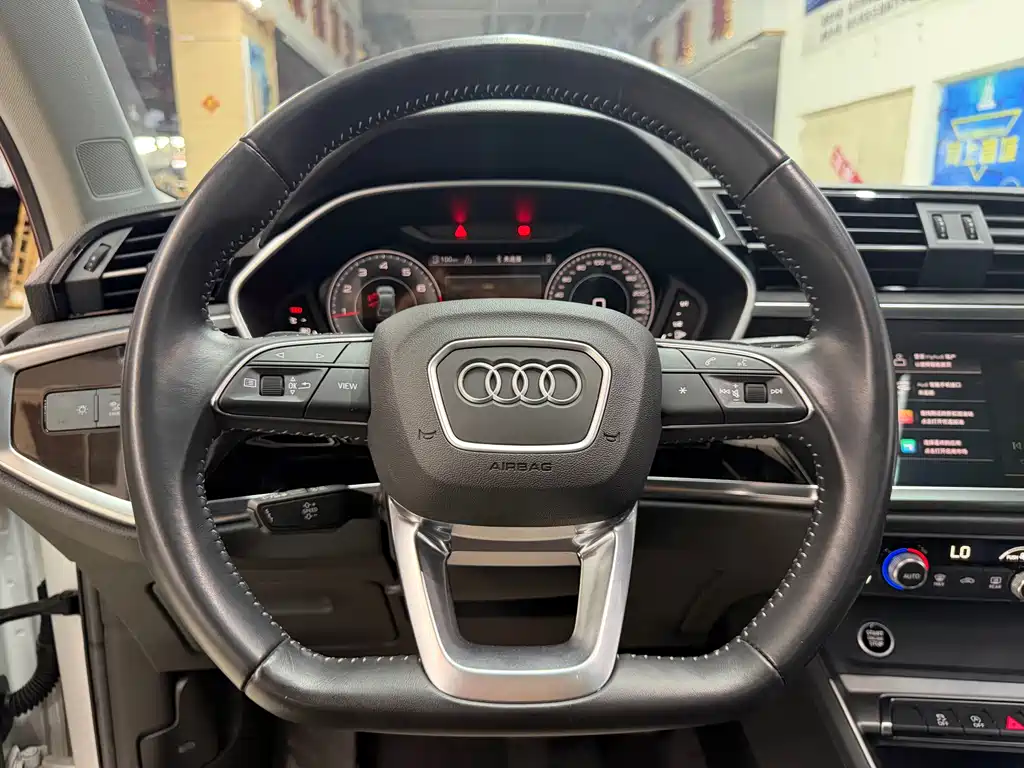 Audi Q3 2022 — фото 13