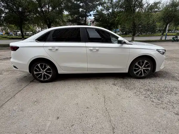 Geely Emgrand 2022