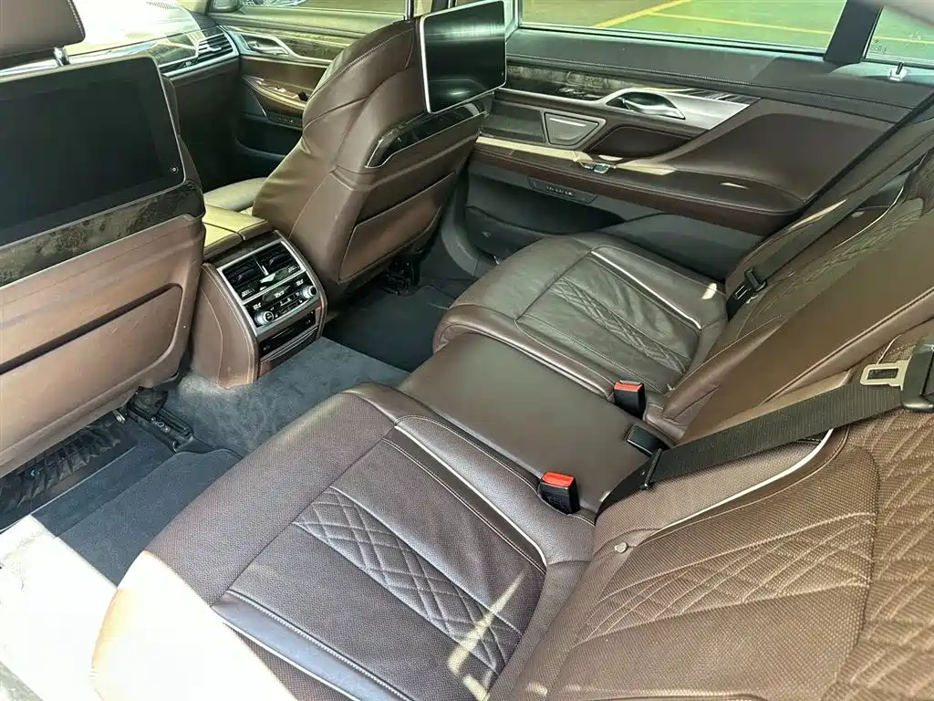 BMW 7 Series 2019 — фото 9