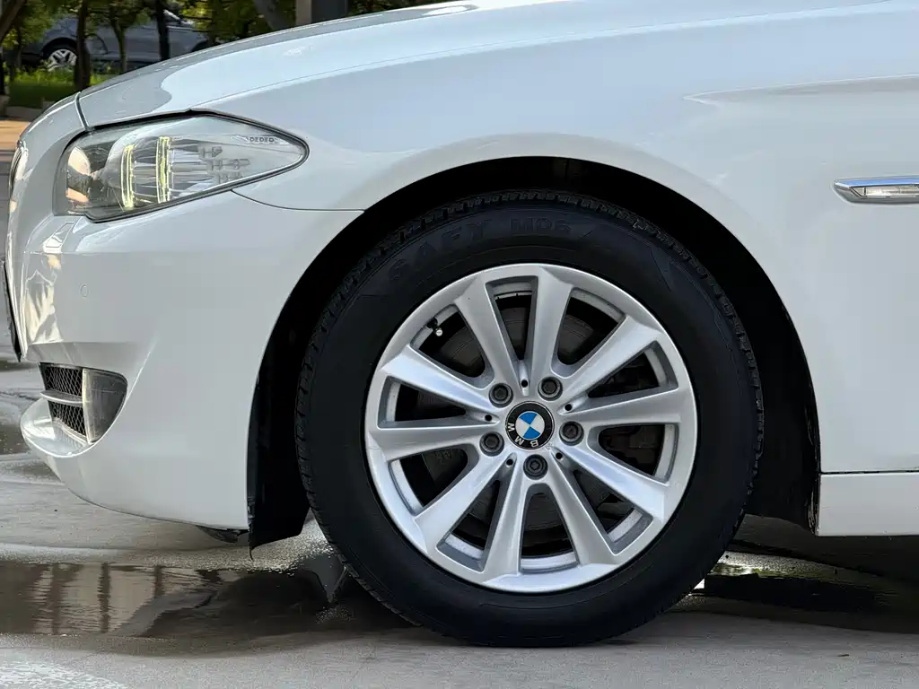 BMW 5 Series 2012 — фото 12