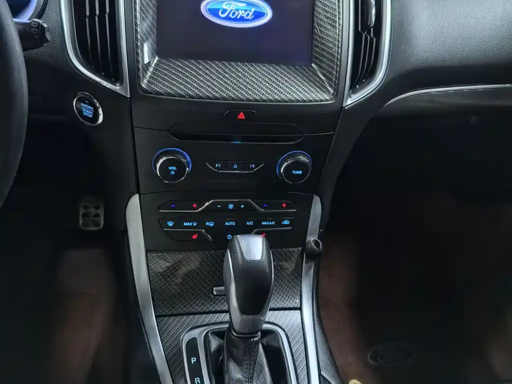 Ford Edge 2016 — фото 10