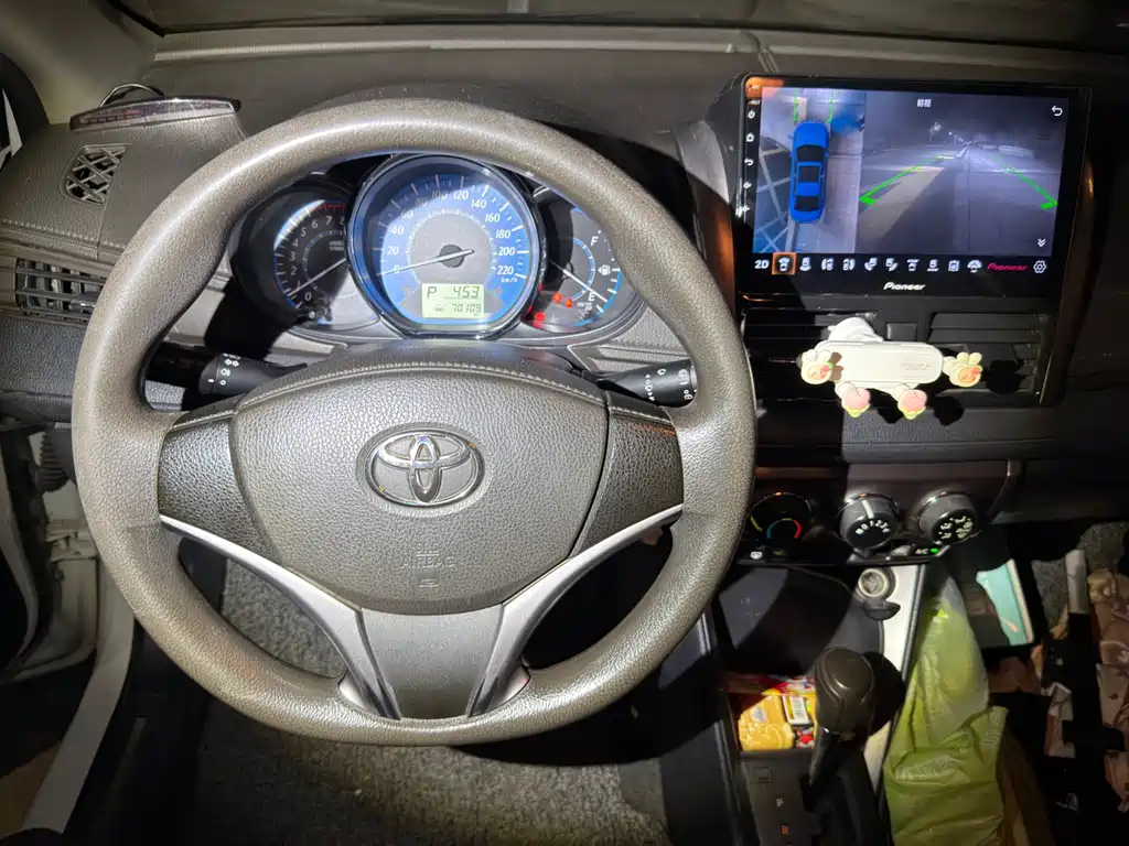 Toyota Yaris L 2015