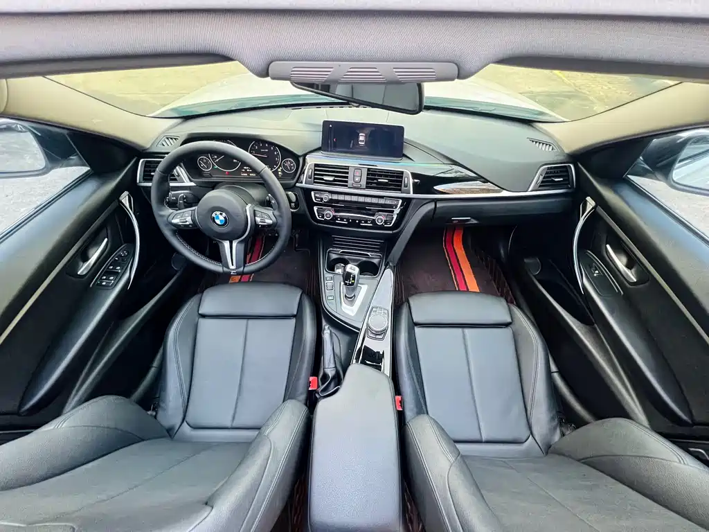 BMW 3 Series 2019 — фото 16
