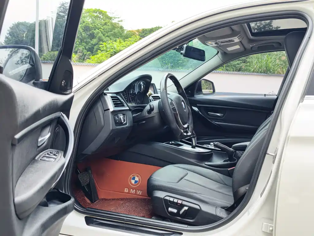 BMW 3 Series 2017 — фото 10