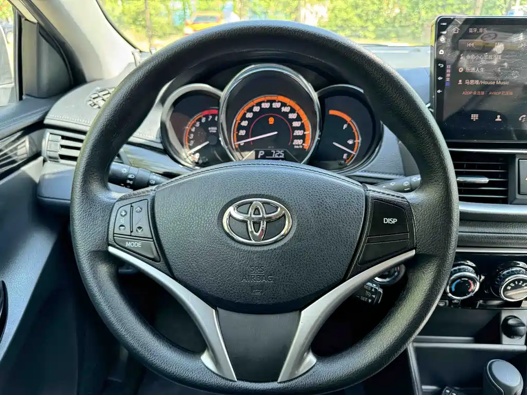 Toyota Yaris L 2023 — фото 16