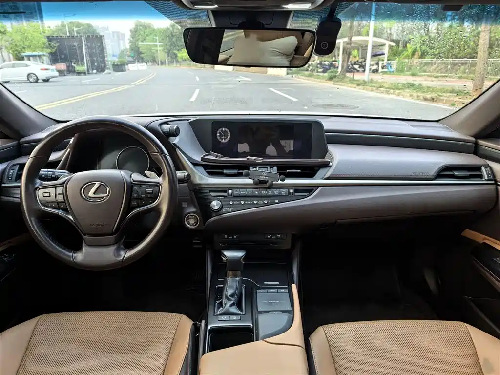 Lexus ES 2021 — фото 14
