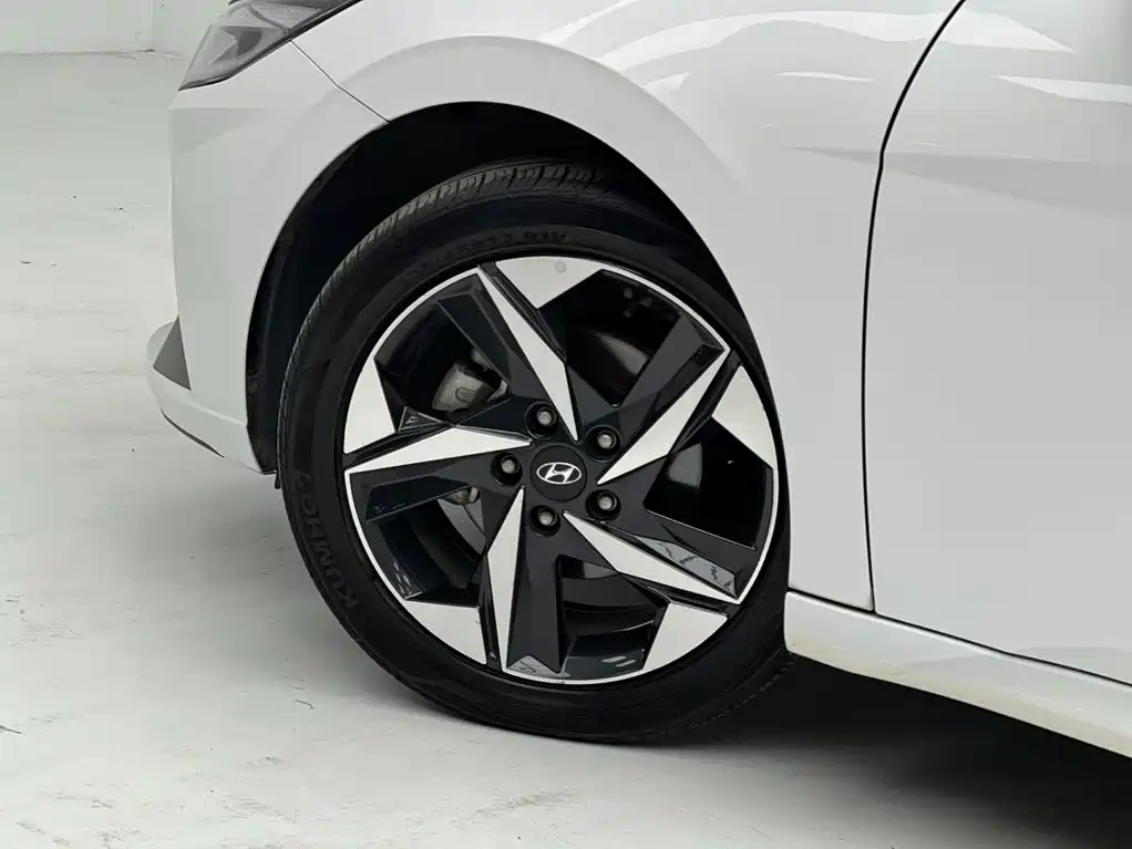 Hyundai Elantra 2022 — фото 15