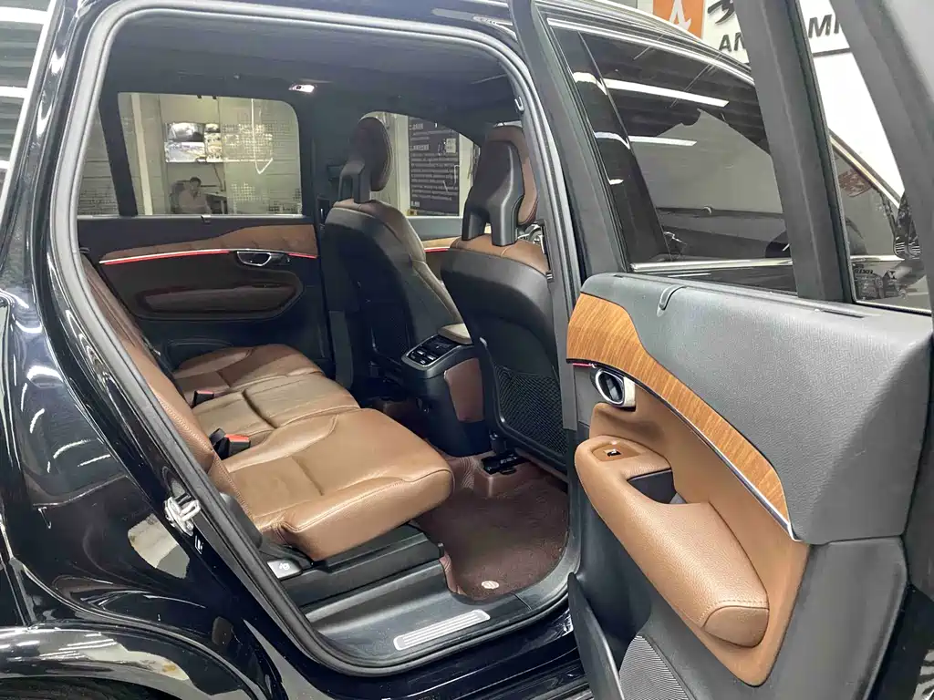 Volvo XC90 2022 — фото 13