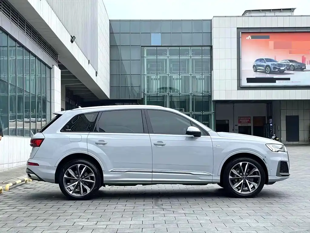 Audi Q7 2021 — фото 6