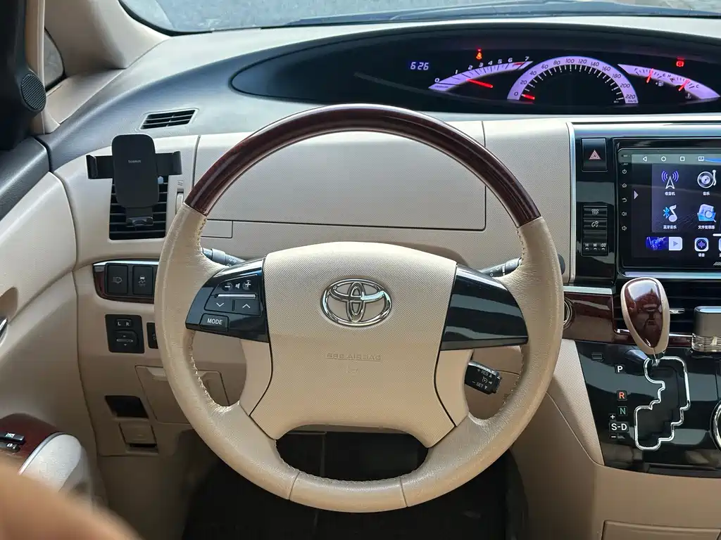 Toyota Previa 2017 — фото 14
