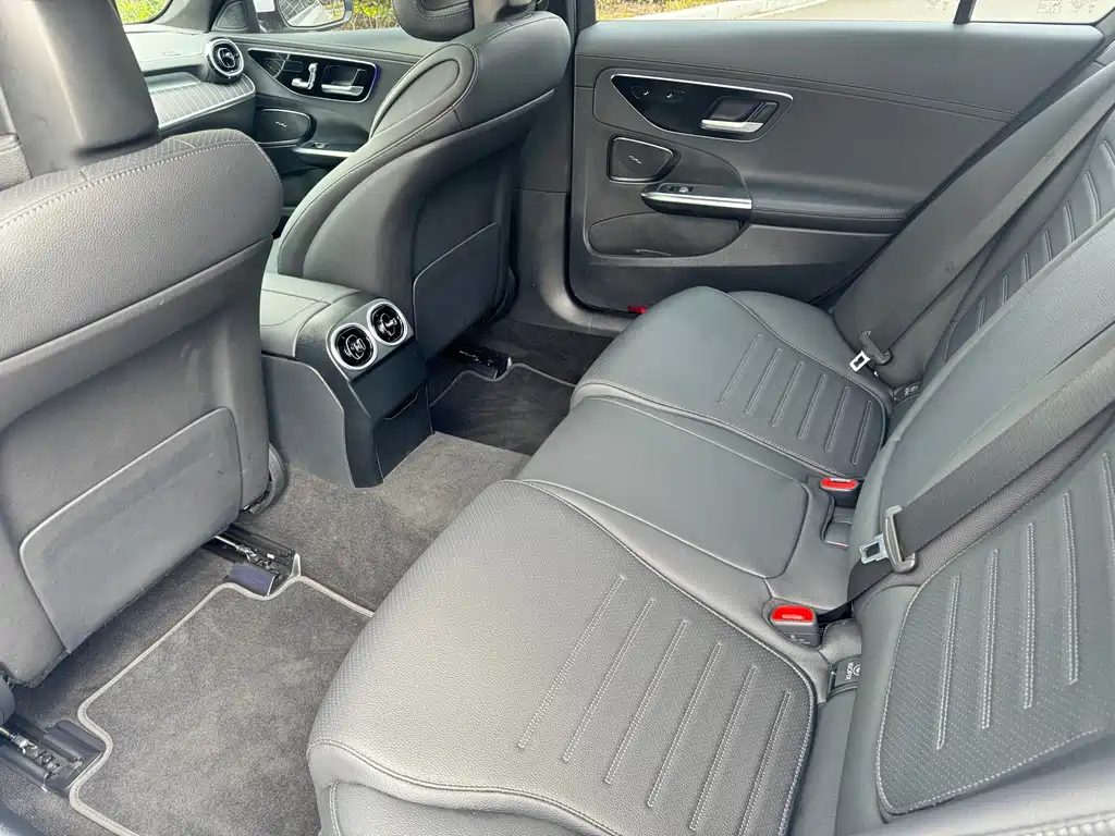 Mercedes-Benz C-Class 2023 — фото 12