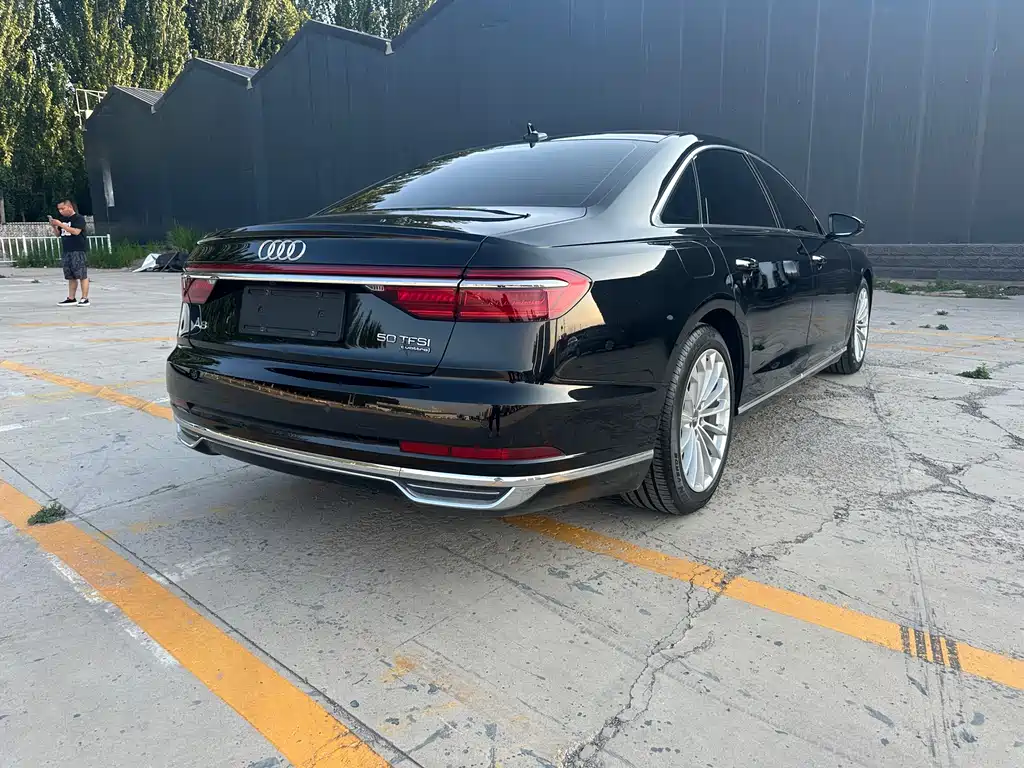 Audi A8 2019 — фото 12