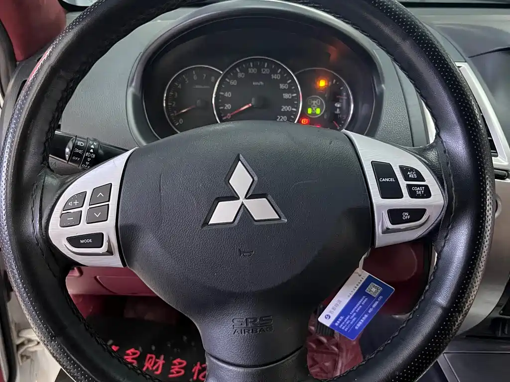 Mitsubishi Pajero Sport 2016 — фото 15