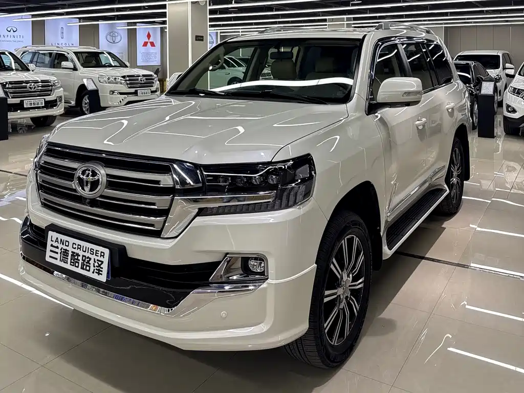 Toyota Land Cruiser 2020 — фото 1