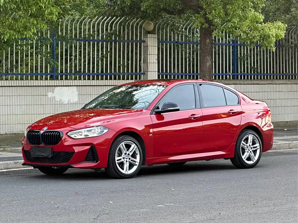 BMW 1 Series 2022 — фото 1