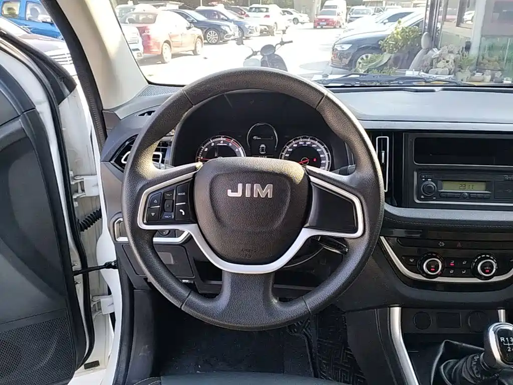 Isuzu RE-MAX Ruimai 2023 — фото 11