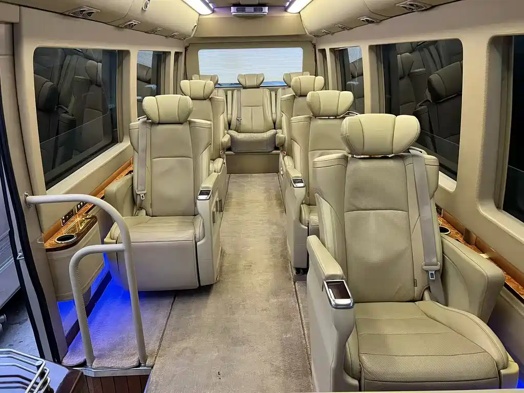 Toyota Coaster 2017 — фото 15