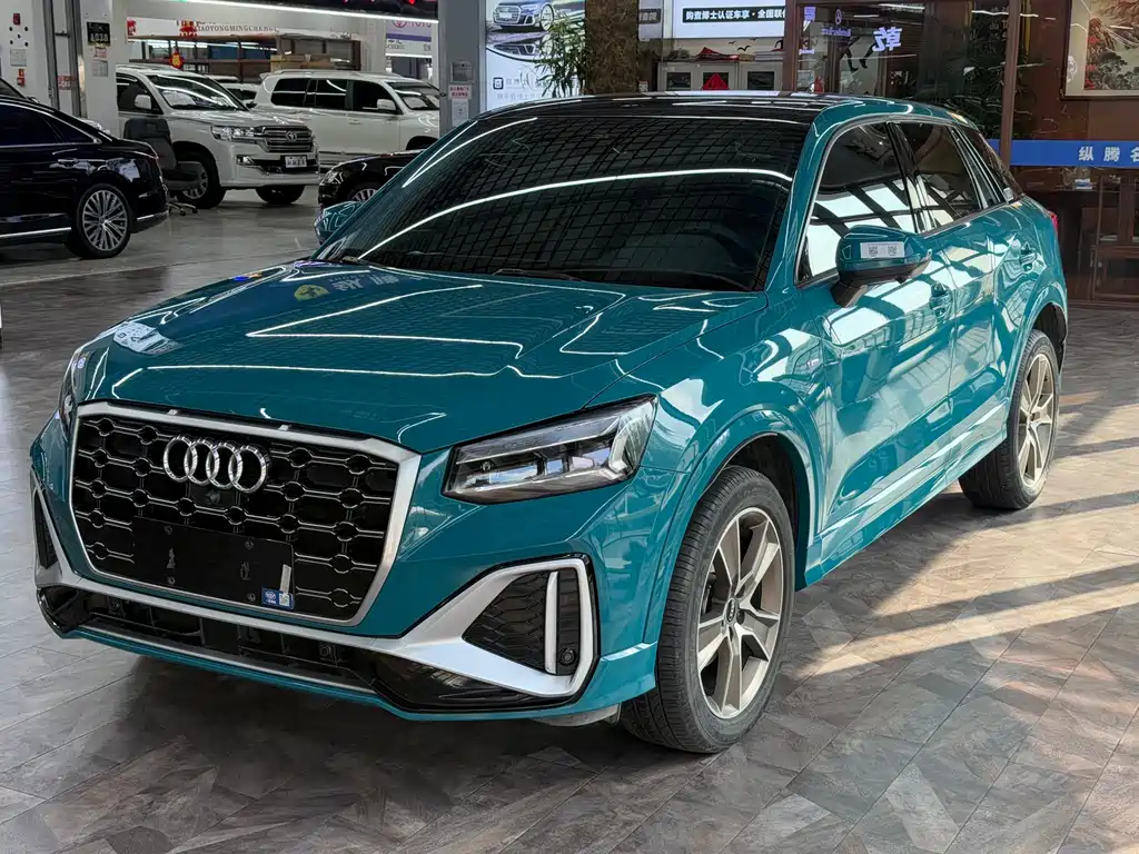Audi Q2L 2022 — фото 1