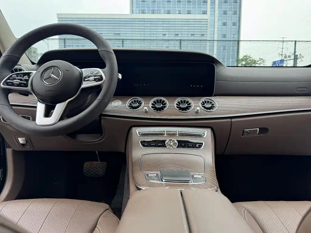 Mercedes-Benz E-Class 2020 — фото 11
