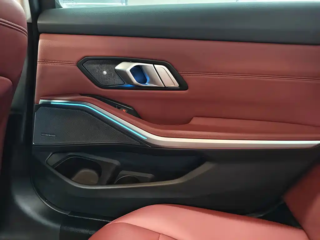 BMW 3 Series 2023 — фото 16