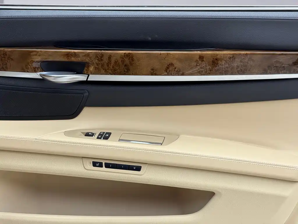 BMW 7 Series 2014 — фото 11