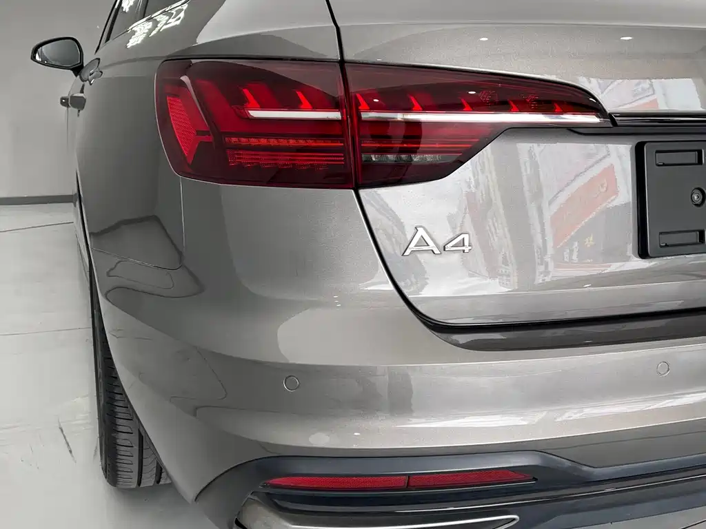 Audi A4 2022 — фото 12