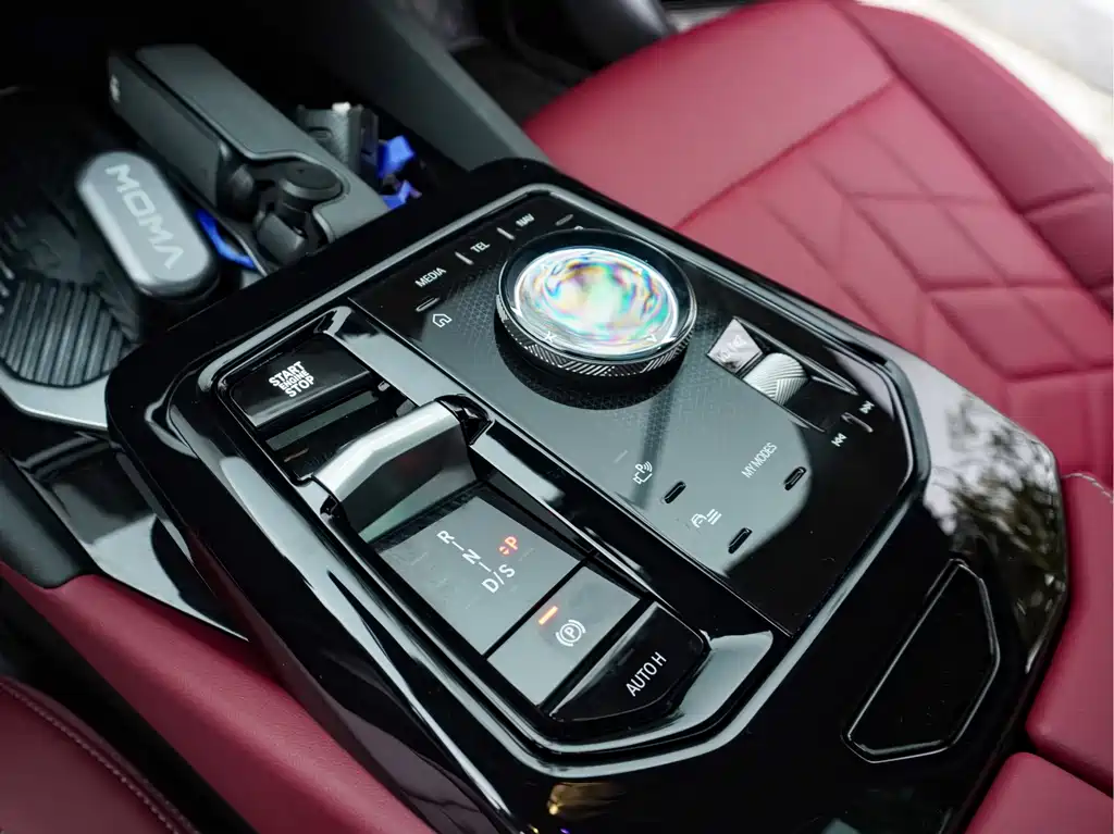 BMW 5 Series 2025 — фото 14