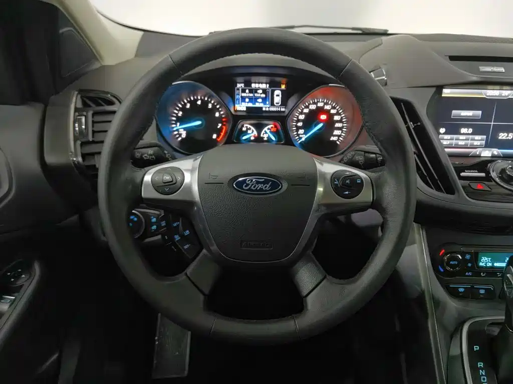 Ford Kuga 2016 — фото 11