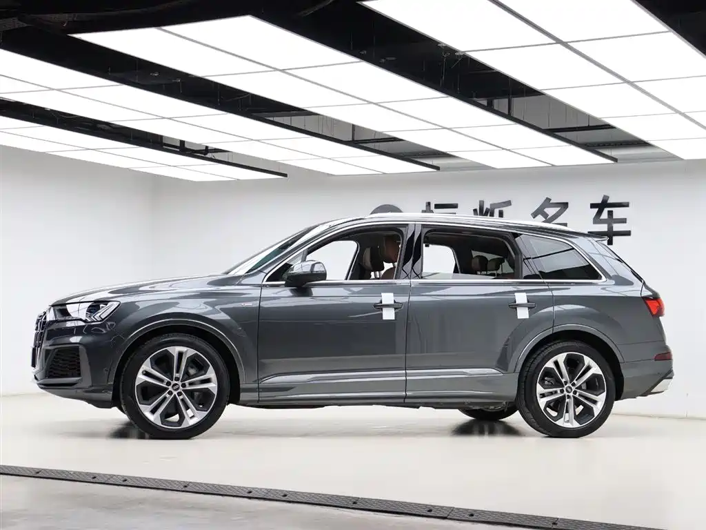 Audi Q7 2021 — фото 36