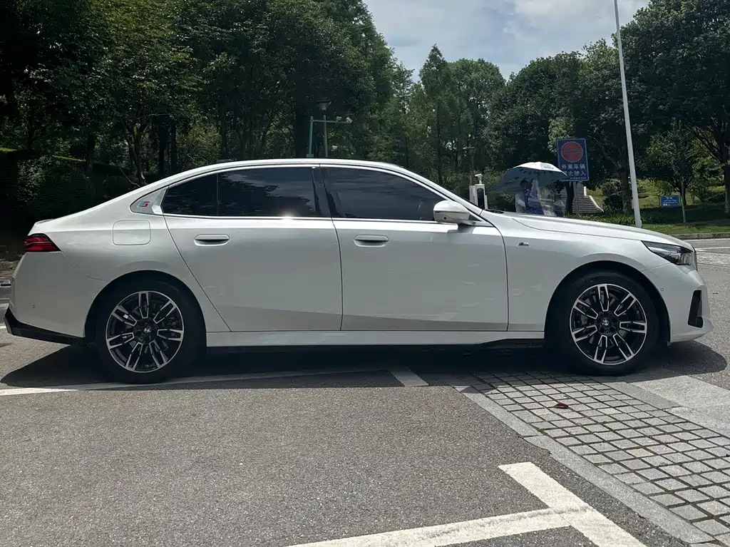 BMW 5 Series 2024