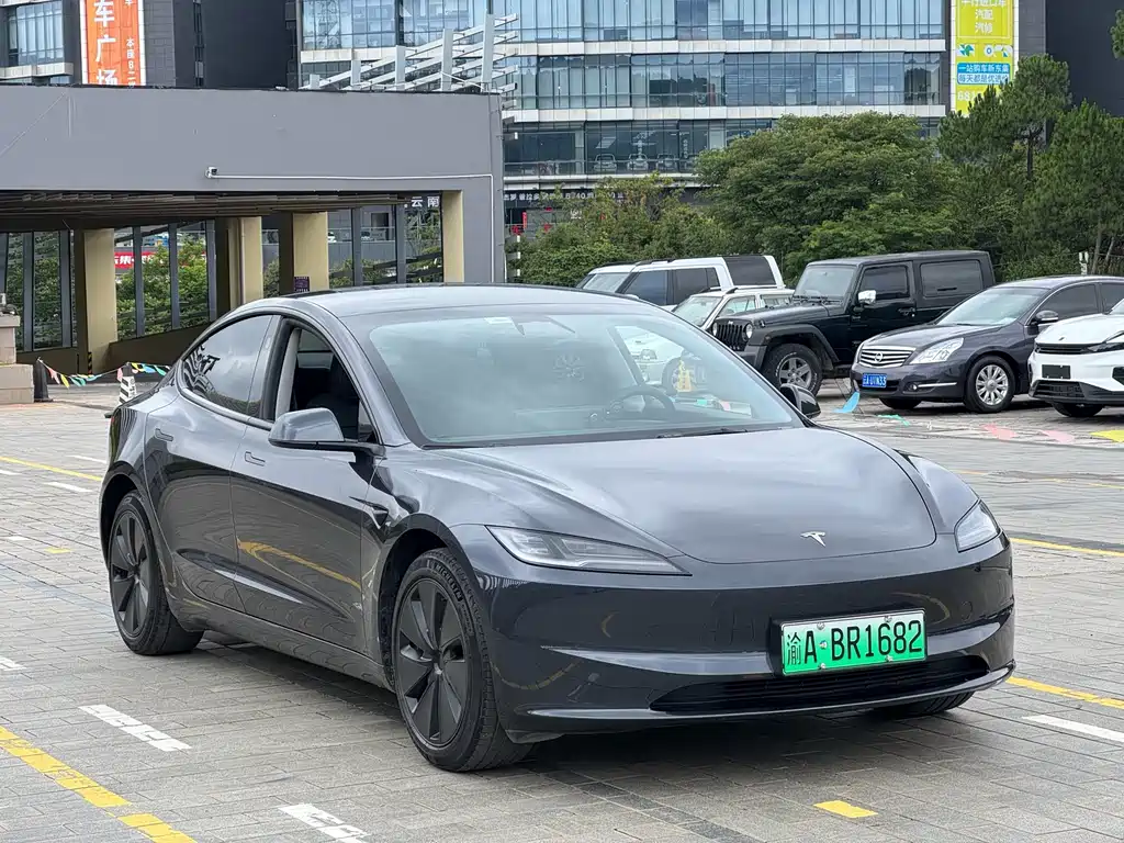Tesla Model 3 2025 — фото 2
