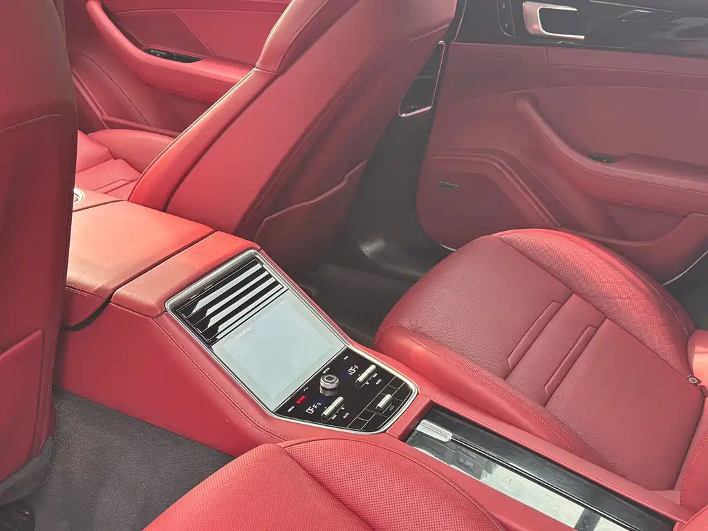 Porsche Panamera 2018 — фото 12
