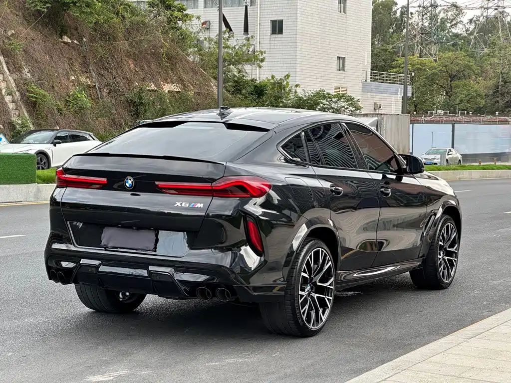 BMW X6 M 2022 — фото 9