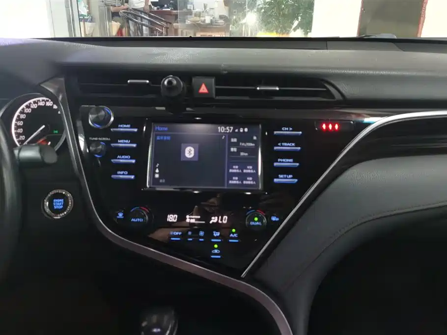 Toyota Camry 2018 — фото 13
