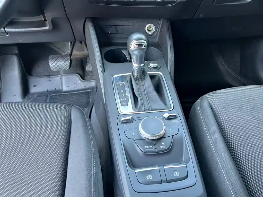 Audi Q2L 2020