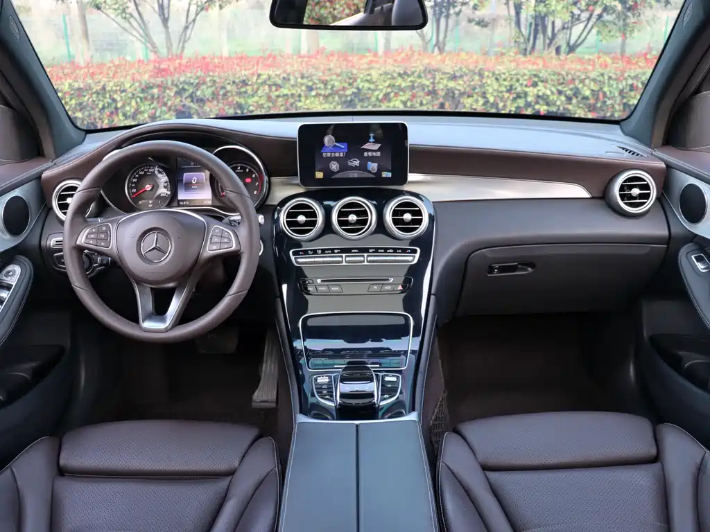 Mercedes-Benz GLC 2017 — фото 11