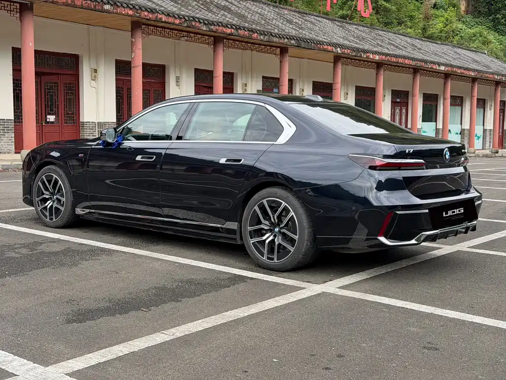 BMW i7 2023