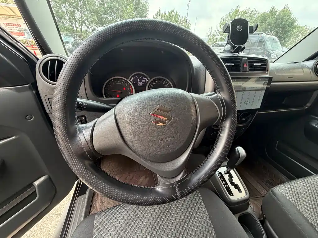 Suzuki Jimny 2017 — фото 12