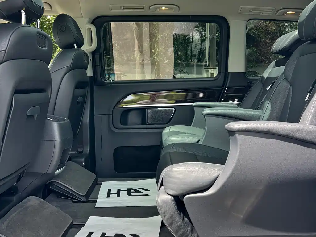 Mercedes-Benz V-Class 2018 — фото 10