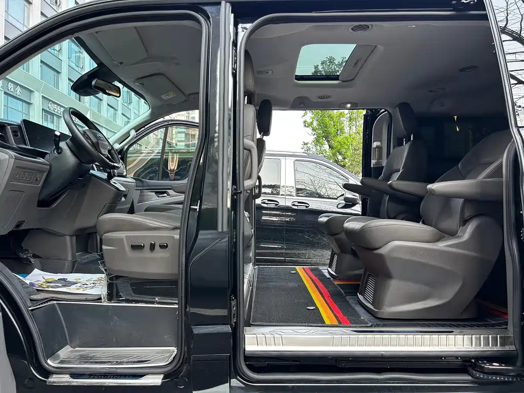 Ford Tourneo 2024 — фото 10