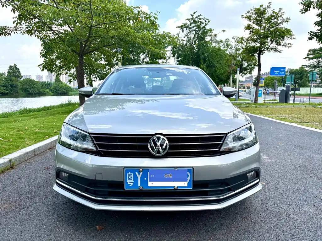Volkswagen Sagitar 2016