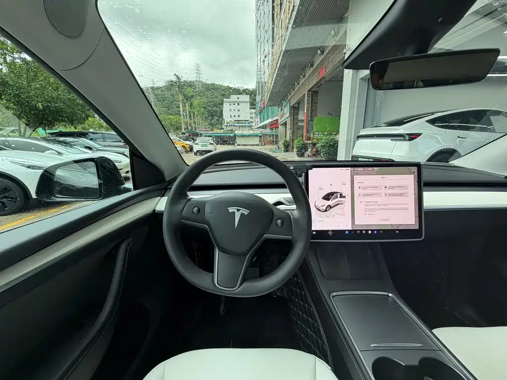 Tesla Model Y 2023 — фото 11