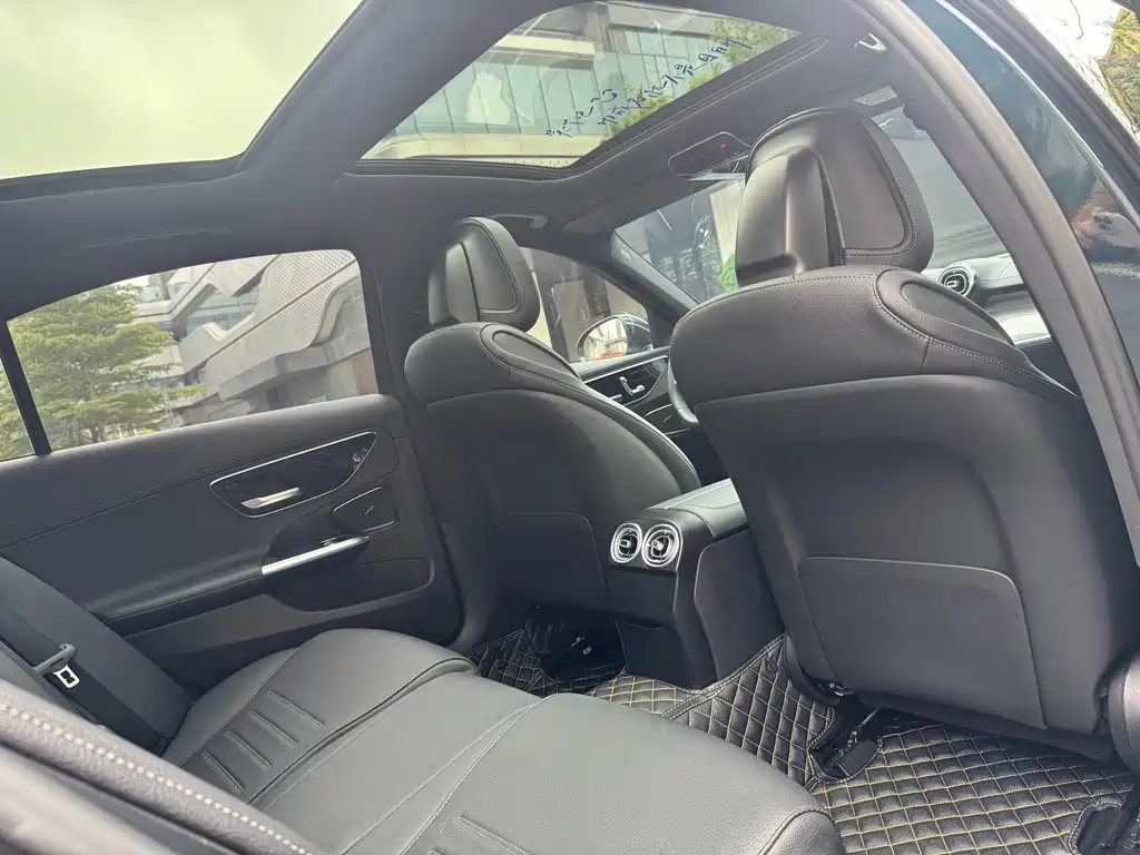 Mercedes-Benz C-Class 2023 — фото 12